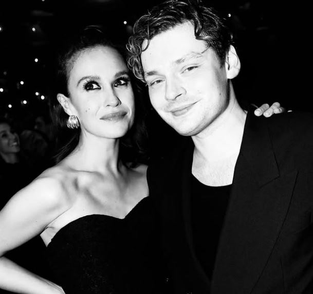 Wie is de vriendin van acteur Soy Kroon Wie is de vriendin van acteur Soy Kroon