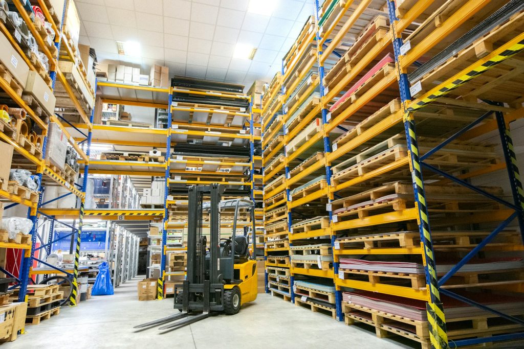 Efficiënt werken in het magazijn begint met de juiste keuzes Efficiënt werken in het magazijn begint met de juiste keuzes